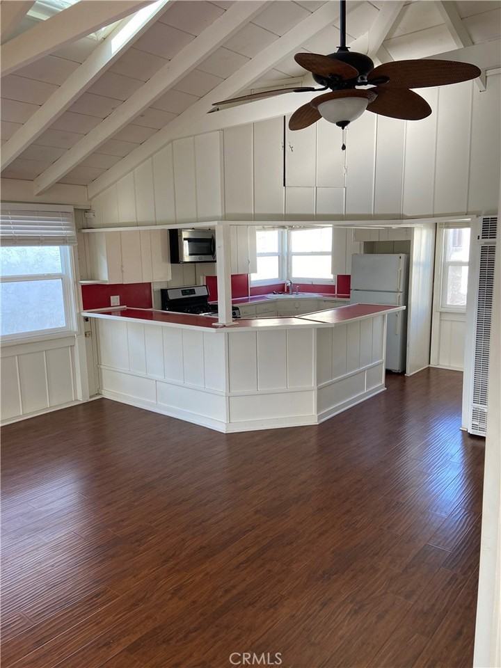 435 1/2 Heliotrope Ave #435 - Photo 6 of 23