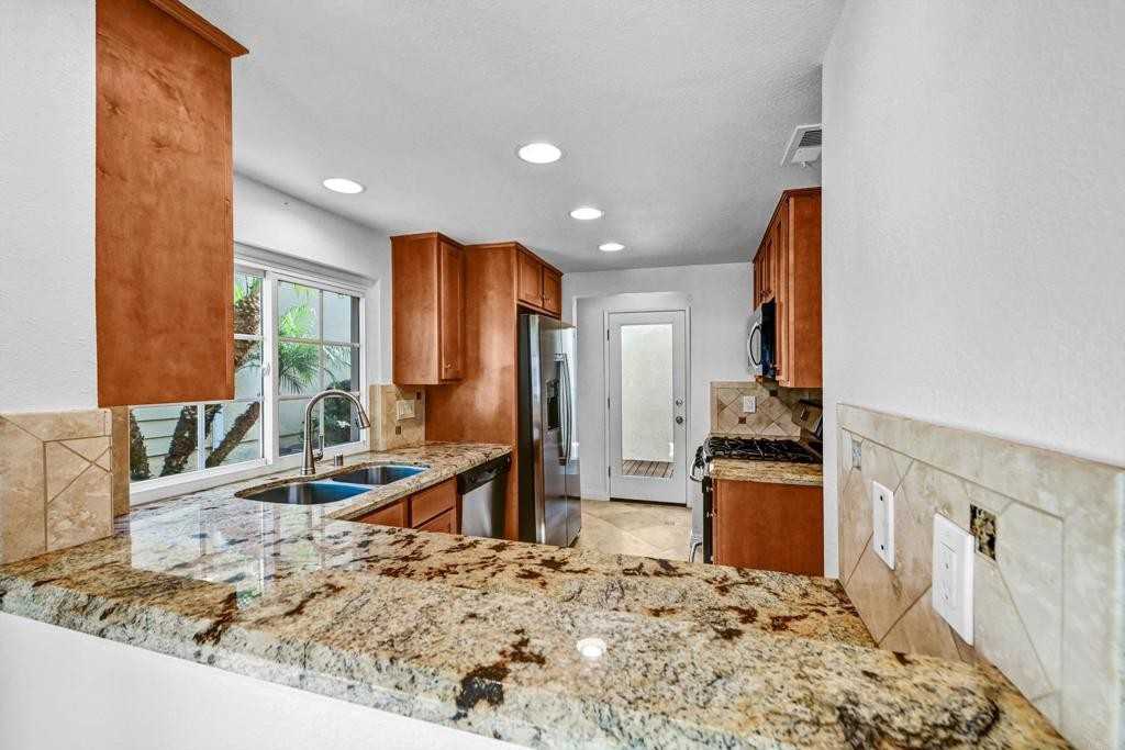 835 Skysail Ave #835 - Photo 3 of 19