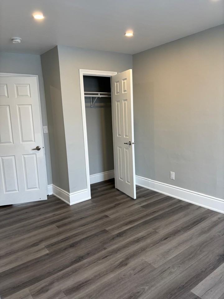 King St E & Stirton St - Photo 3 of 9