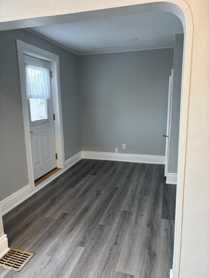 King St E & Stirton St - Photo 4 of 9