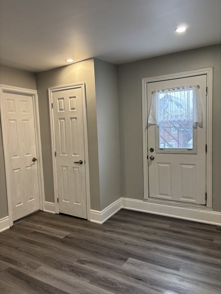 King St E & Stirton St - Photo 6 of 9