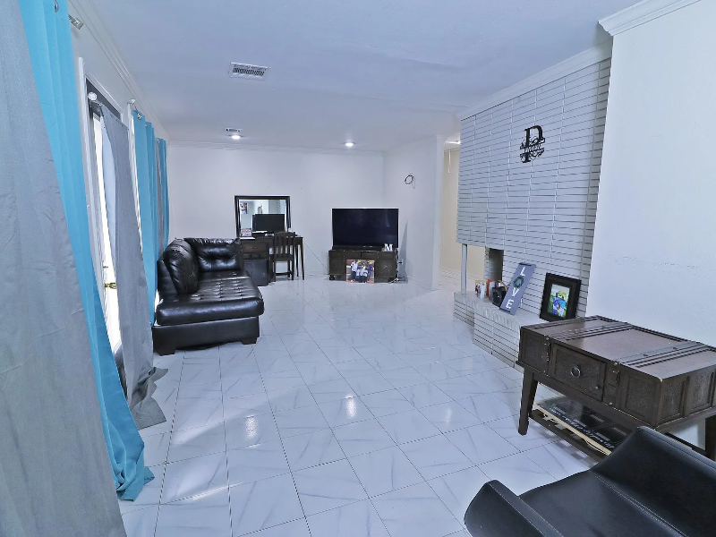 1916 Spencer Ave - Photo 2 of 2