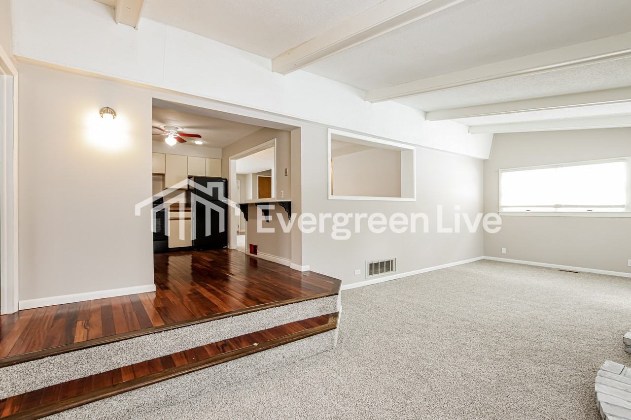 6 Deerhill Ln - Photo 4 of 16