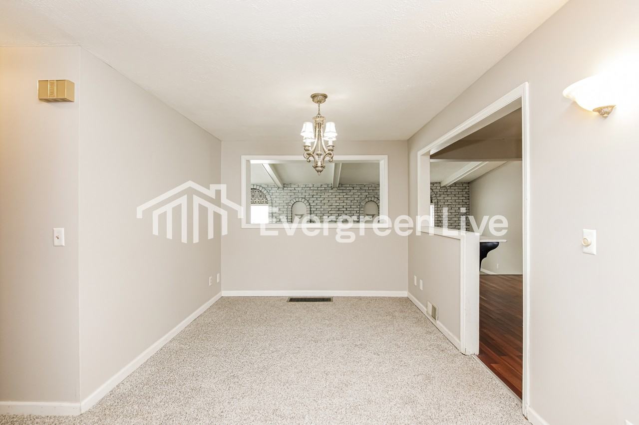 6 Deerhill Ln - Photo 7 of 16