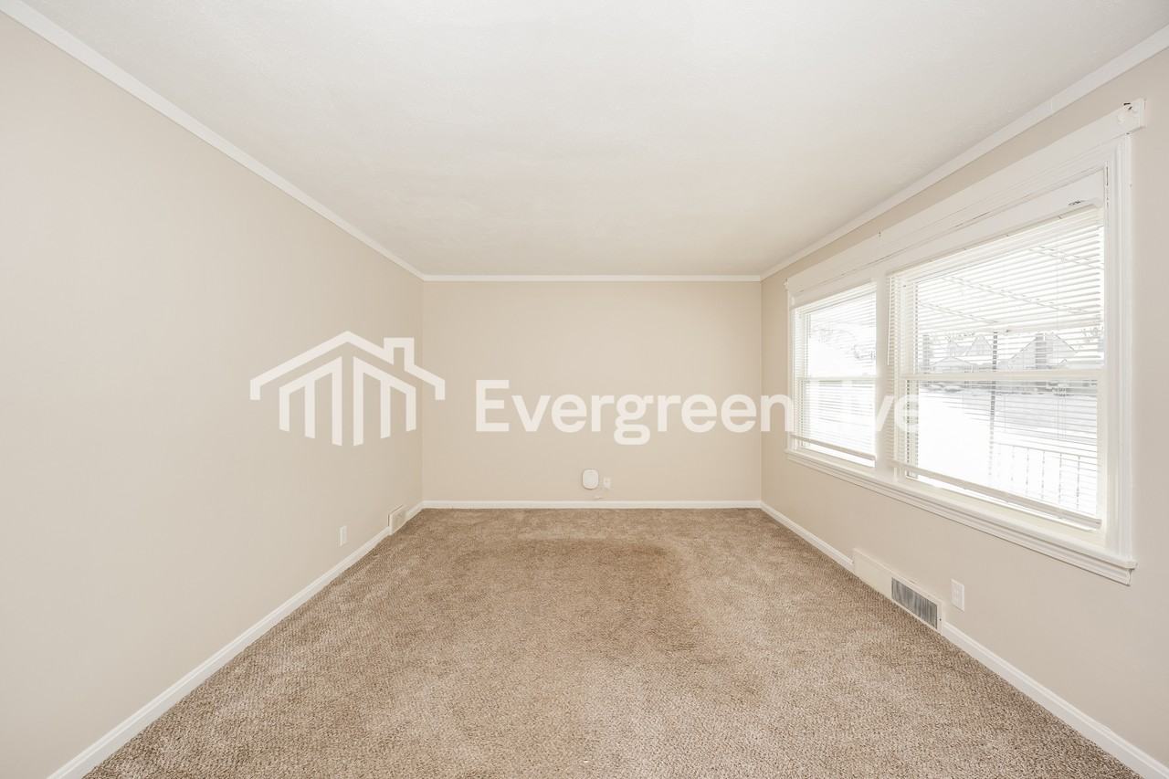 1622 Lynn Ave - Photo 2 of 15