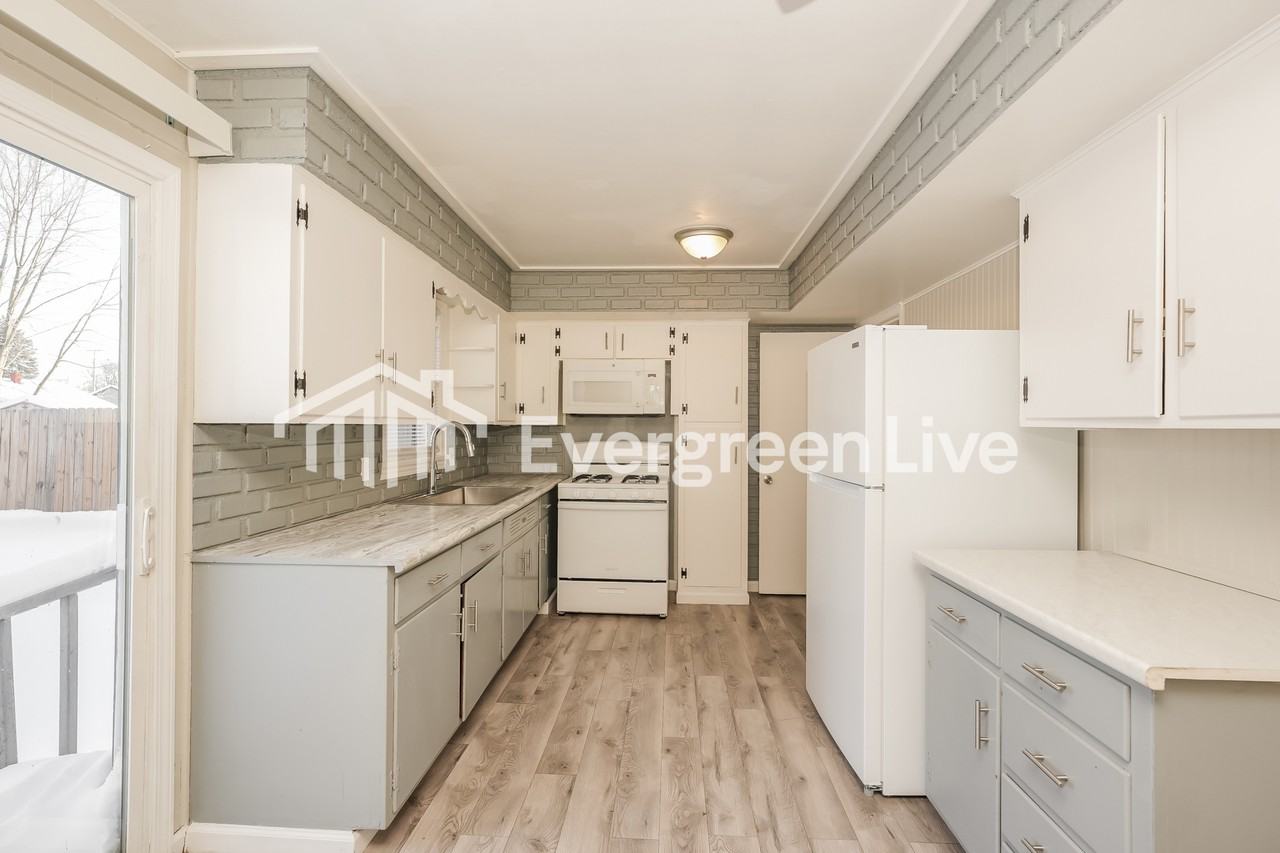 1622 Lynn Ave - Photo 4 of 15