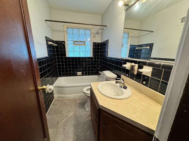 2434 Akins Dr - Photo 2 of 7