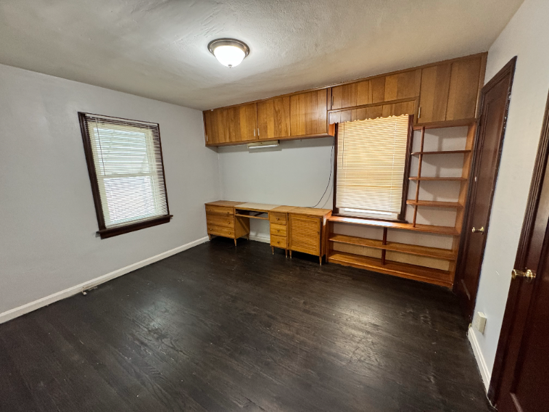 2434 Akins Dr - Photo 3 of 7