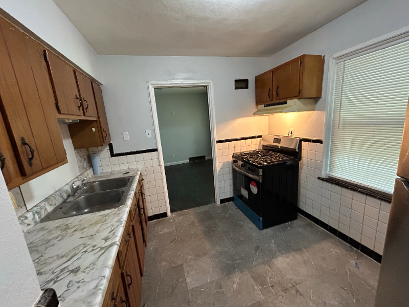 2434 Akins Dr - Photo 5 of 7