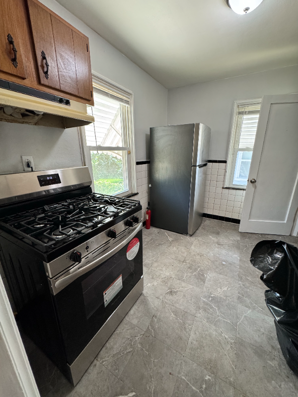 2434 Akins Dr - Photo 6 of 7