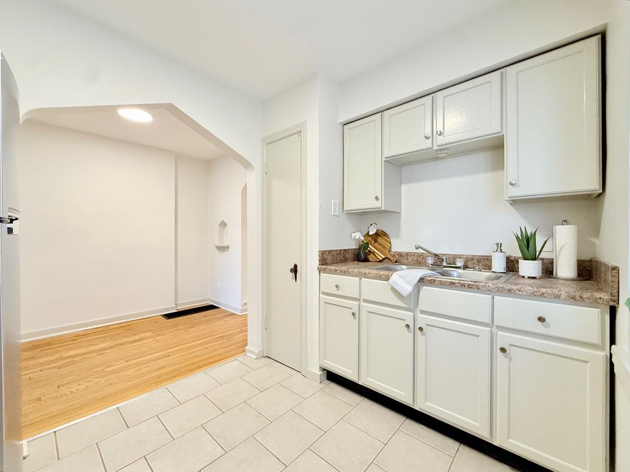 5524 Chippewa Street #1W - Photo 5 of 13