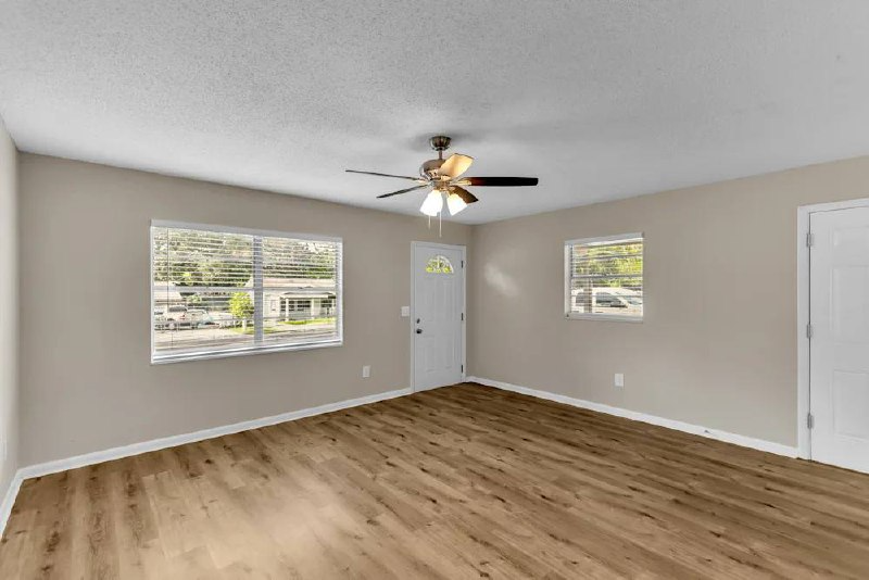 910 E Humphrey St - Photo 4 of 24