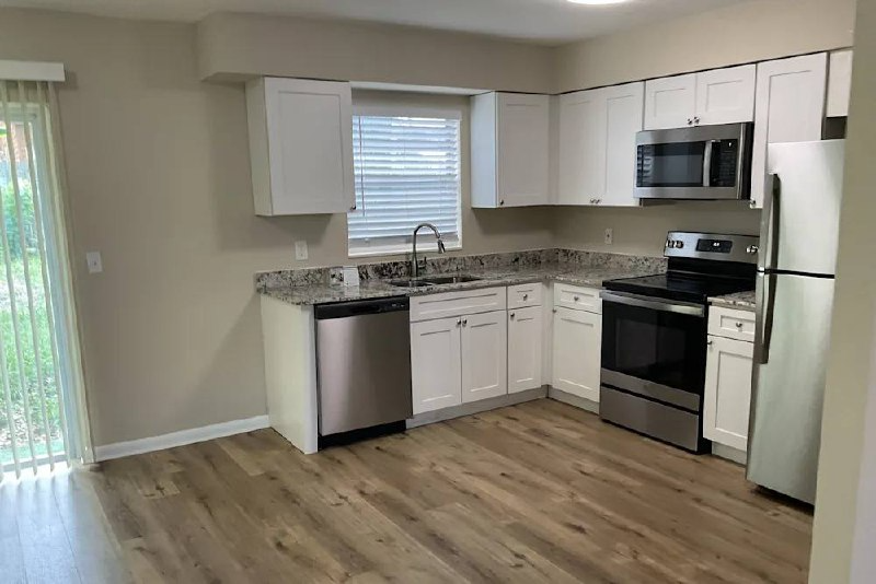 910 E Humphrey St - Photo 6 of 24