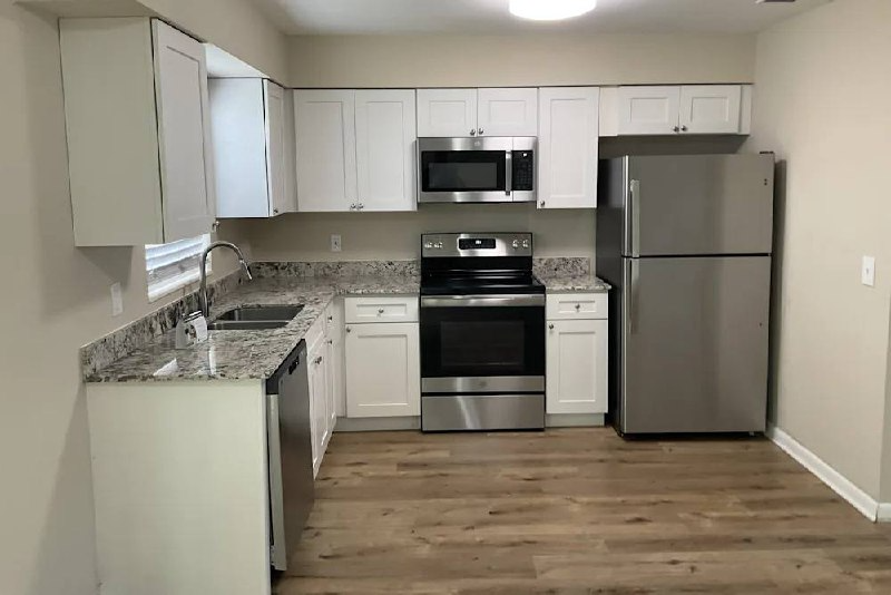 910 E Humphrey St - Photo 7 of 24