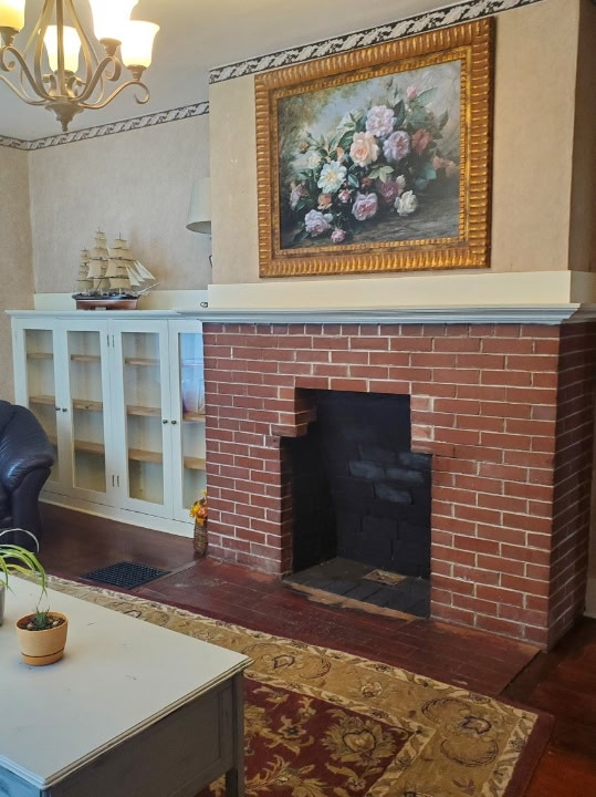 555 N Broadway St #1 - Photo 4 of 9