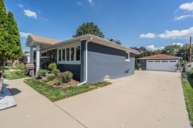 1193 Mohawk Dr - Photo 2 of 18