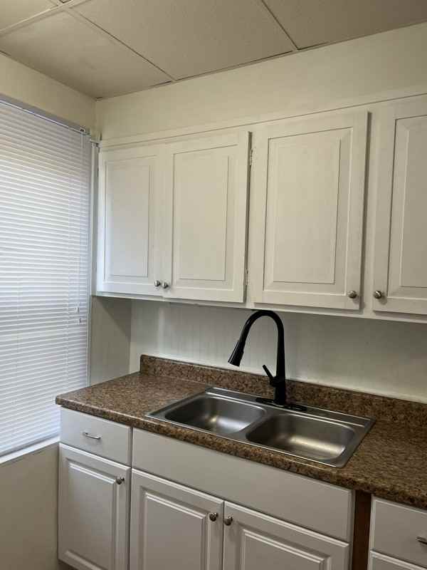 44 Middle St - Photo 3 of 10