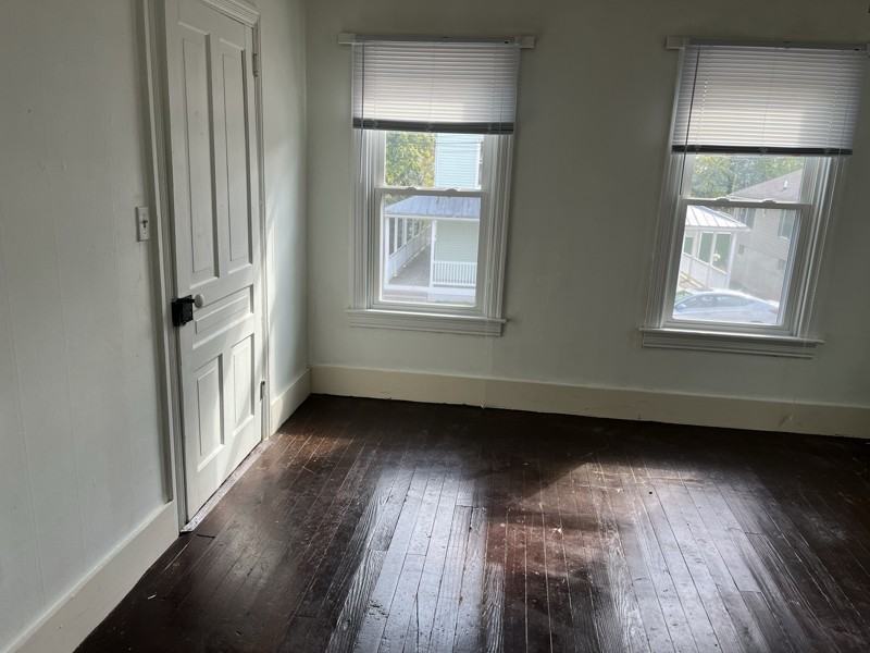 44 Middle St - Photo 6 of 10