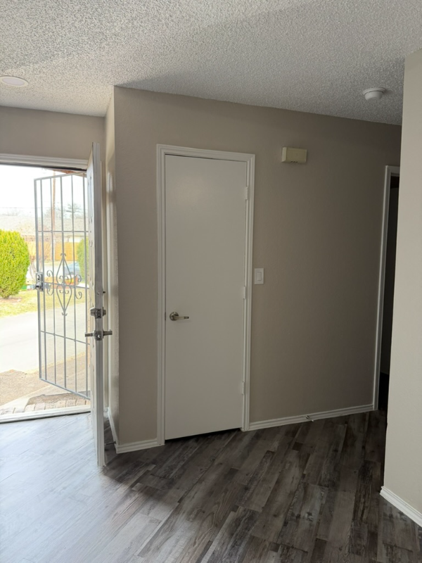 3016 Gregory Ln - Photo 4 of 22