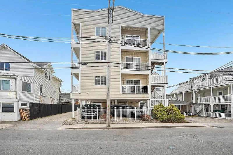 7 F St #4 - Photo 2 of 14