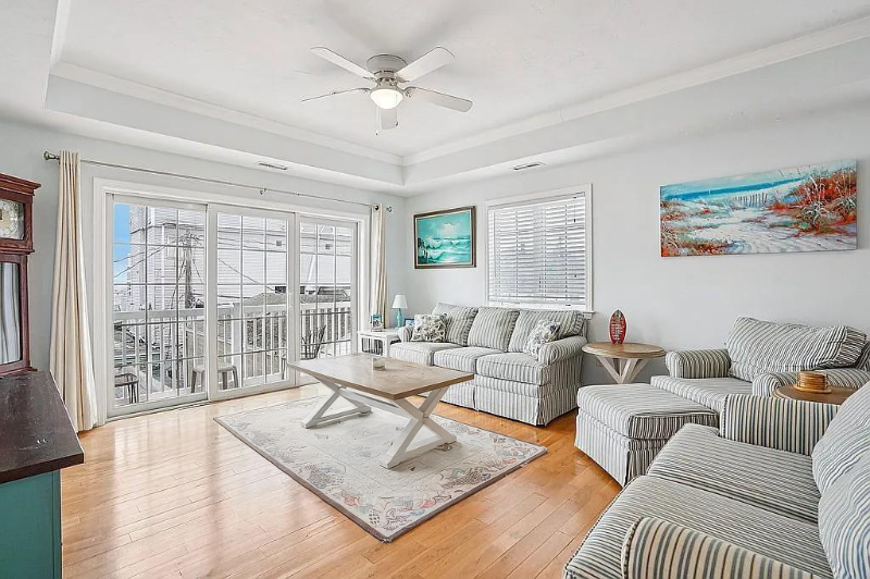 7 F St #4 - Photo 3 of 14