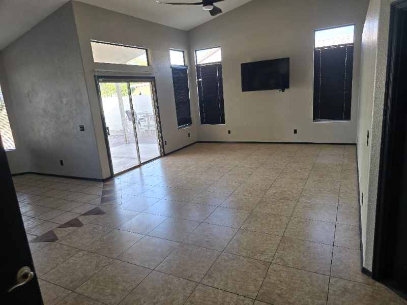 8228 W Palmaire Ave - Photo 5 of 15