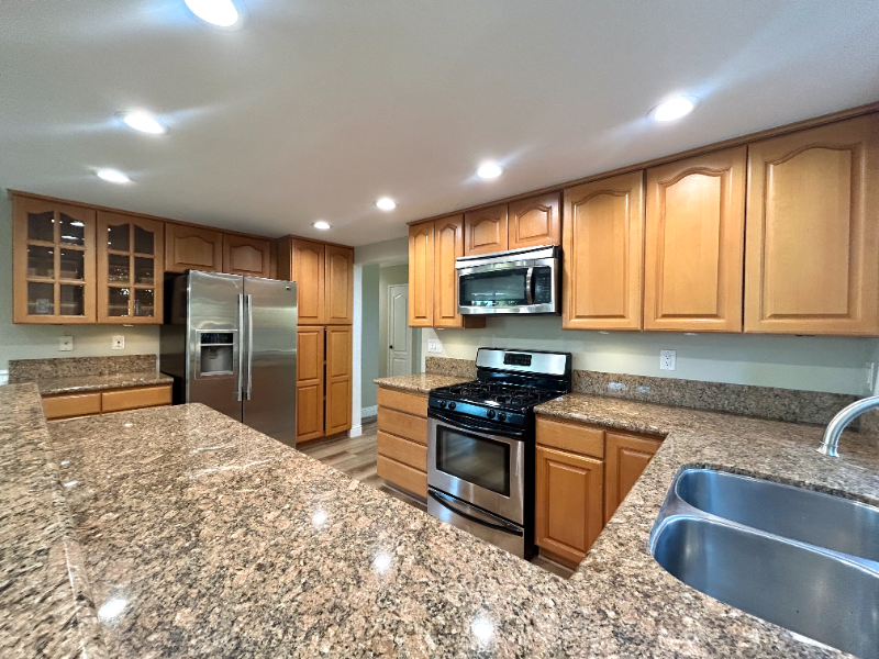 1742 Oakview Way - Photo 4 of 20