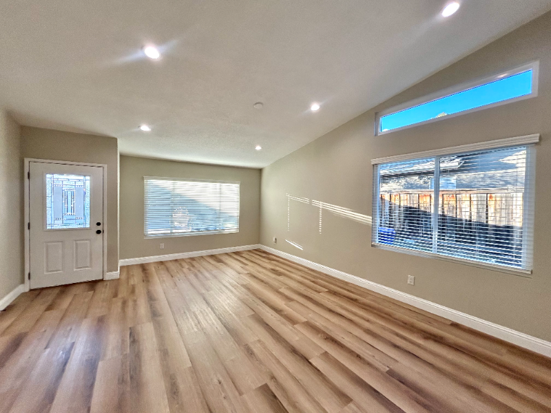 1742 Oakview Way - Photo 6 of 20