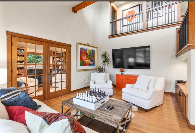 5732 Sunset Ln - Photo 4 of 19