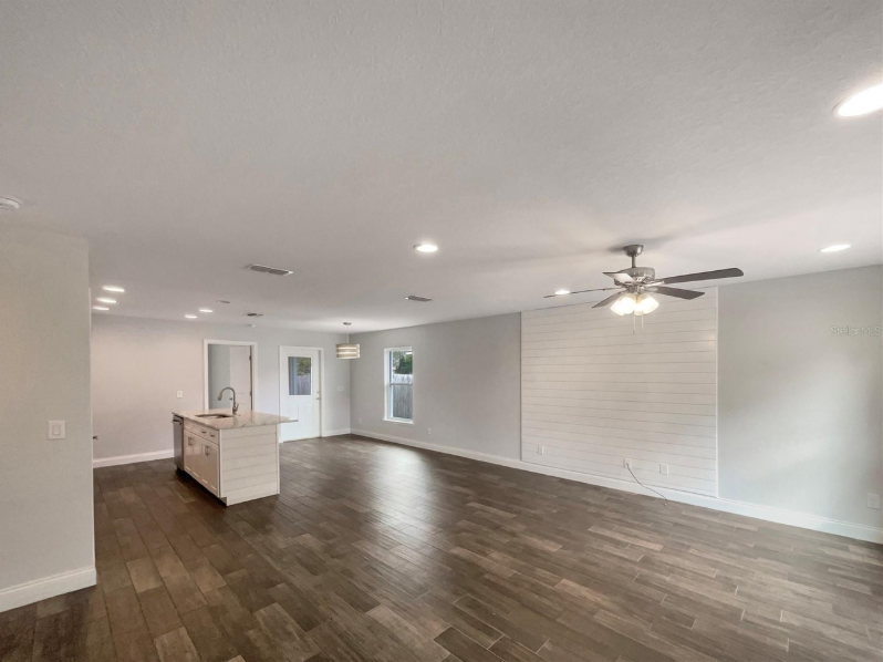 1079 Geranium Ave - Photo 4 of 9