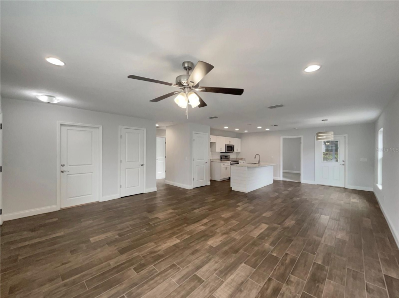 1079 Geranium Ave - Photo 5 of 9