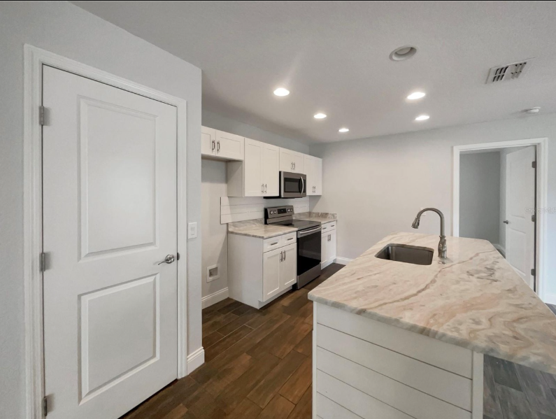 1079 Geranium Ave - Photo 6 of 9