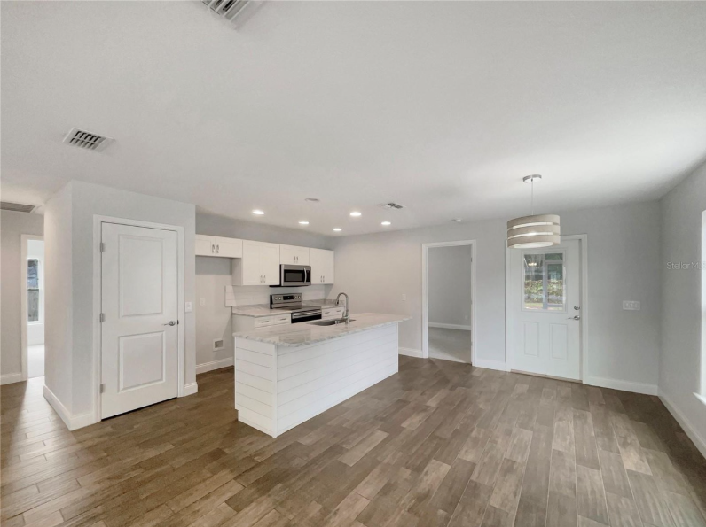 1079 Geranium Ave - Photo 7 of 9