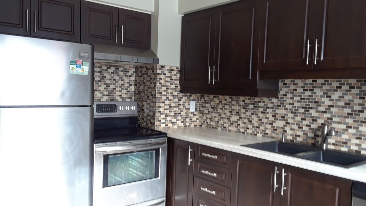 665 Hochelaga Street - Photo 3 of 20