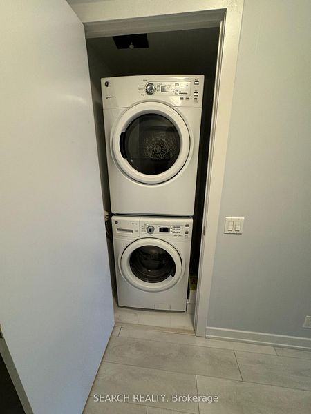 2220 Lake Shore Boulevard West #4 - Photo 3 of 8