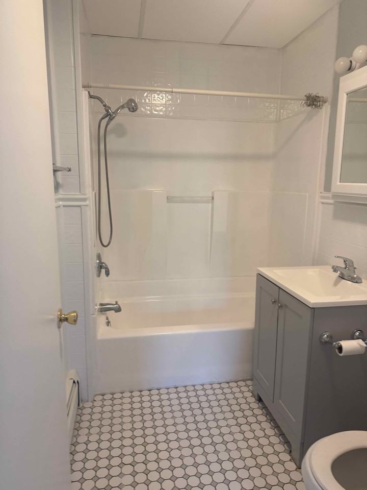 137 Bradford St #2E - Photo 2 of 4