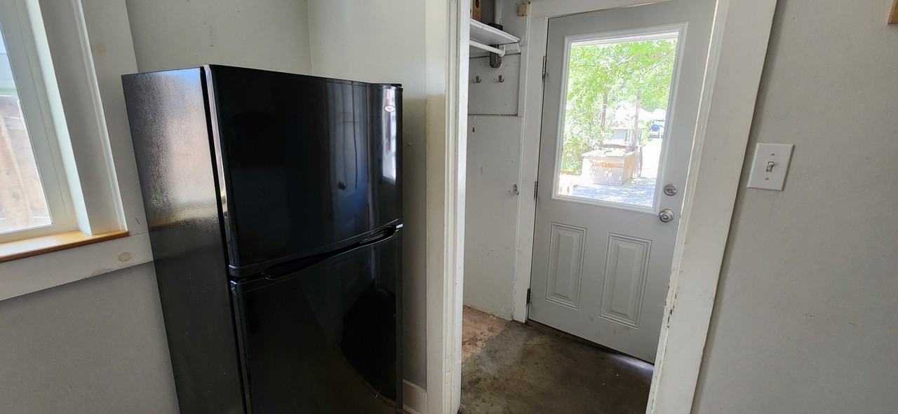 1046 East 6th Avenue - 1046 1/2 #1046-1-2 - Photo 5 of 19