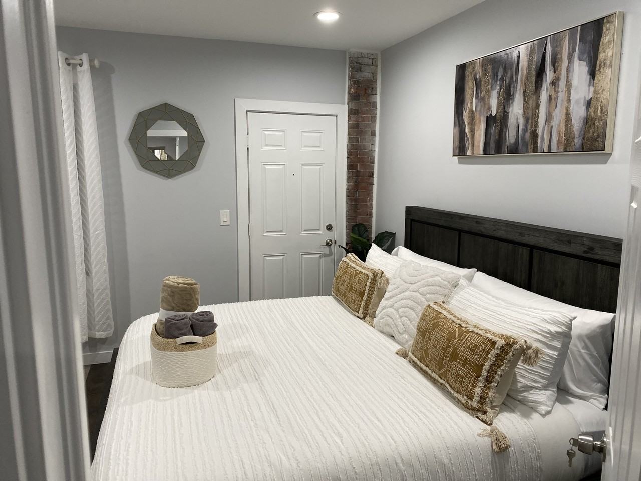 Hazel Ave #2ndFL3rdFL - Photo 2 of 8