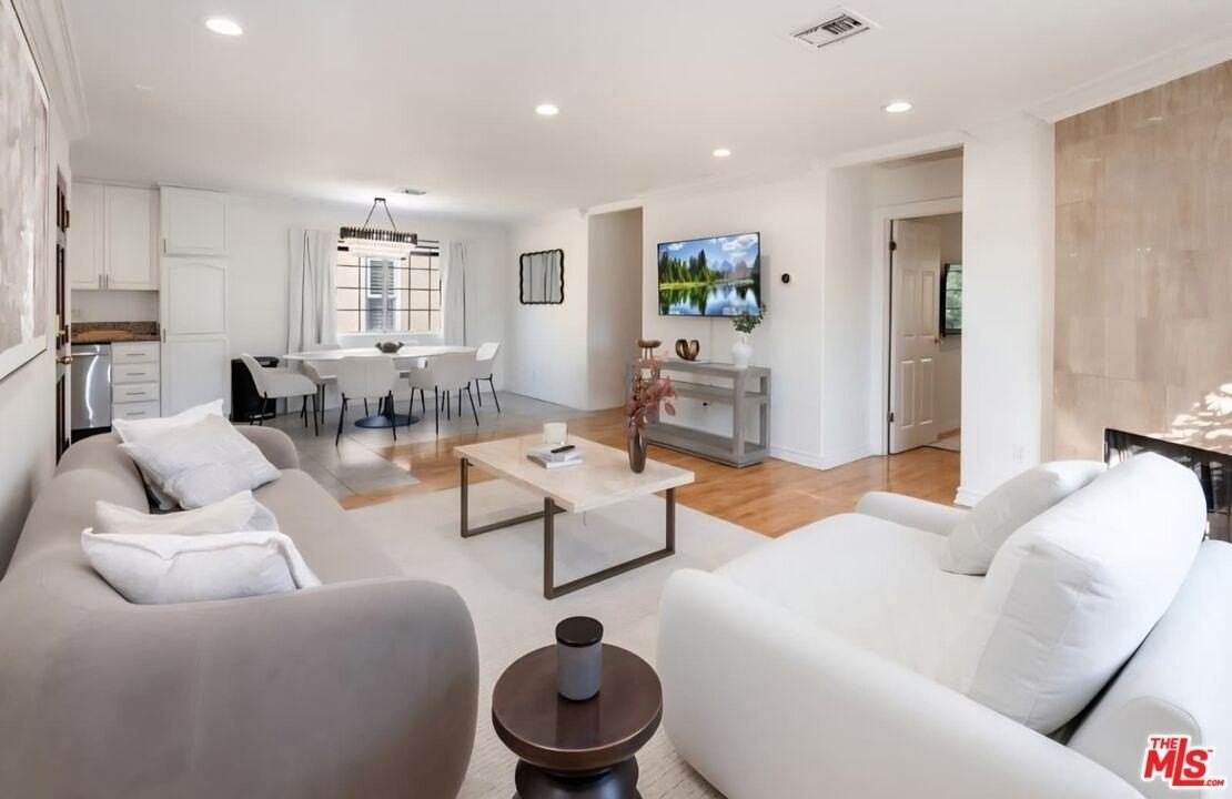 525 N Orange Dr Unit 1/2 #1-2 - Photo 4 of 23