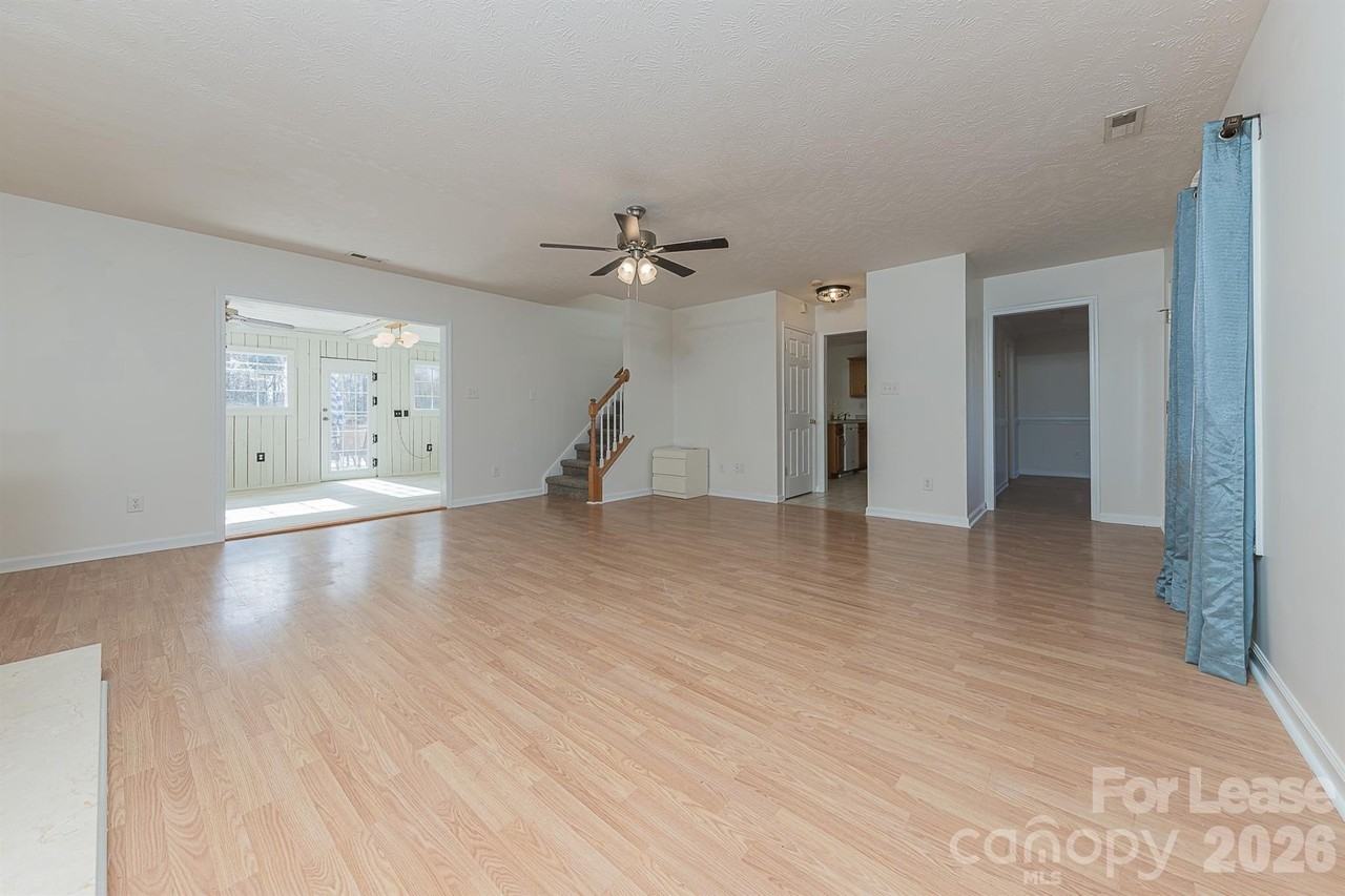 110 Mendover Dr - Photo 7 of 46