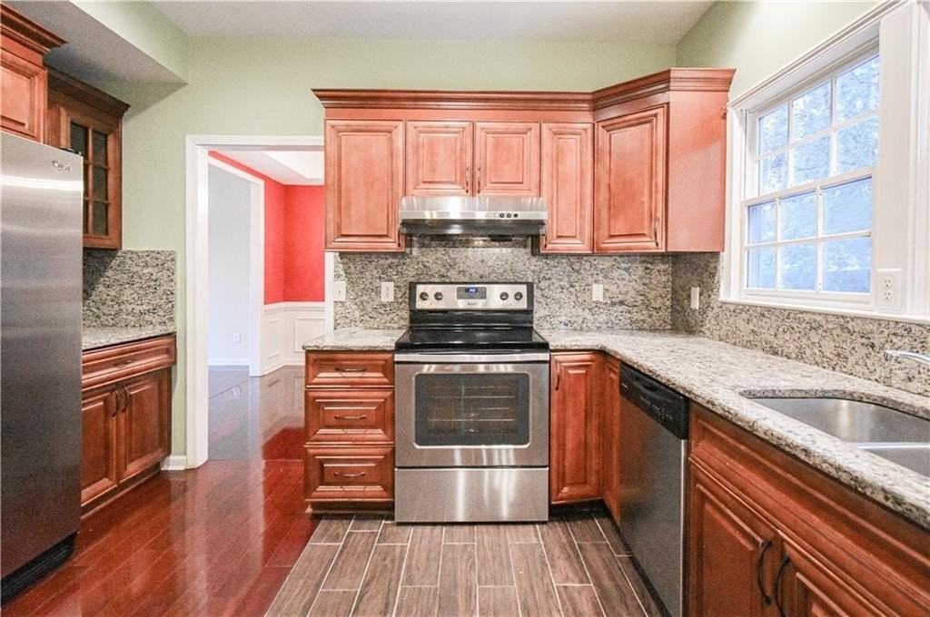 1104 Sadlers Close - Photo 2 of 44