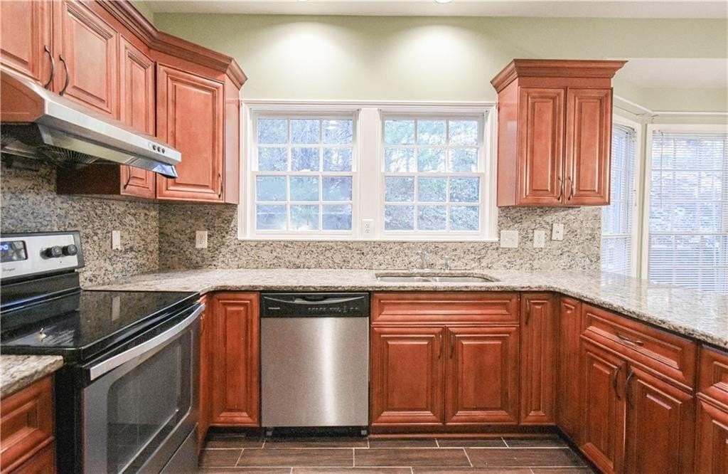 1104 Sadlers Close - Photo 3 of 44