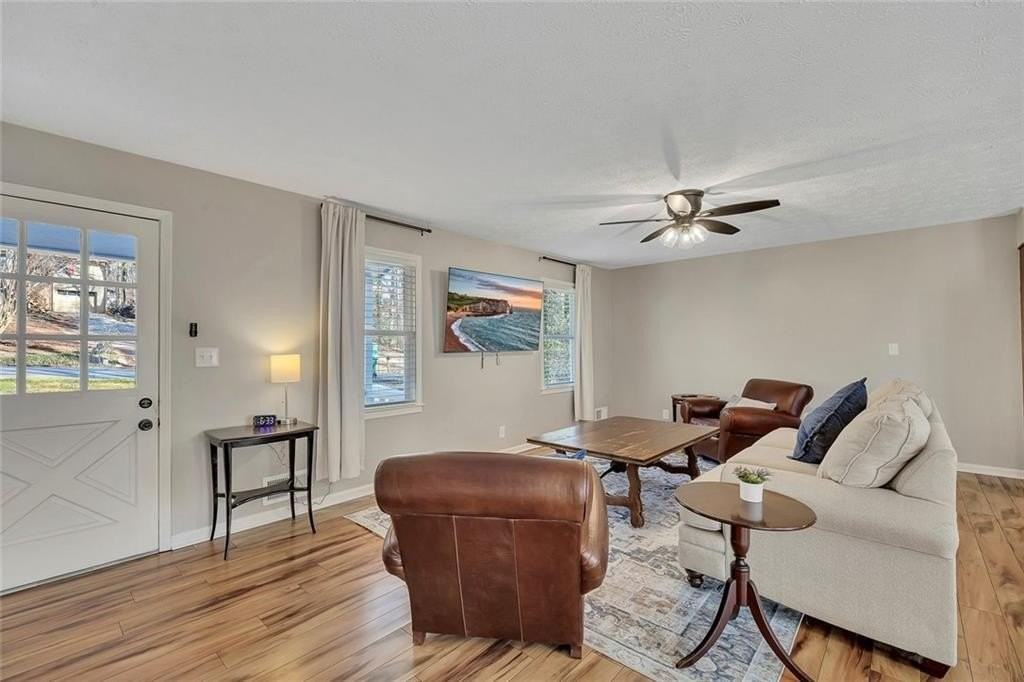 303 Nottingham Dr - Photo 2 of 21