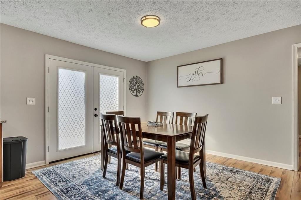 303 Nottingham Dr - Photo 6 of 21