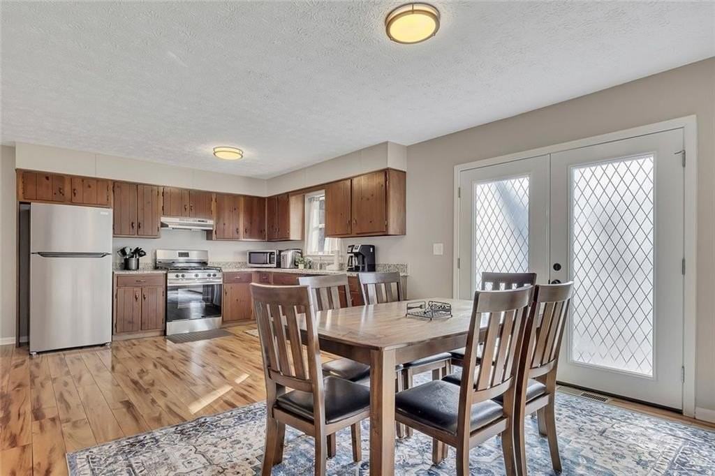 303 Nottingham Dr - Photo 7 of 21