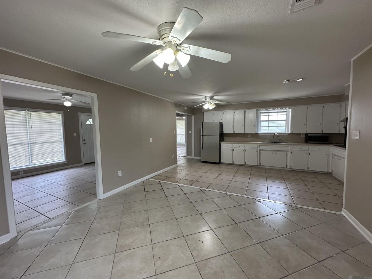 13382 Pamela St - Photo 2 of 12