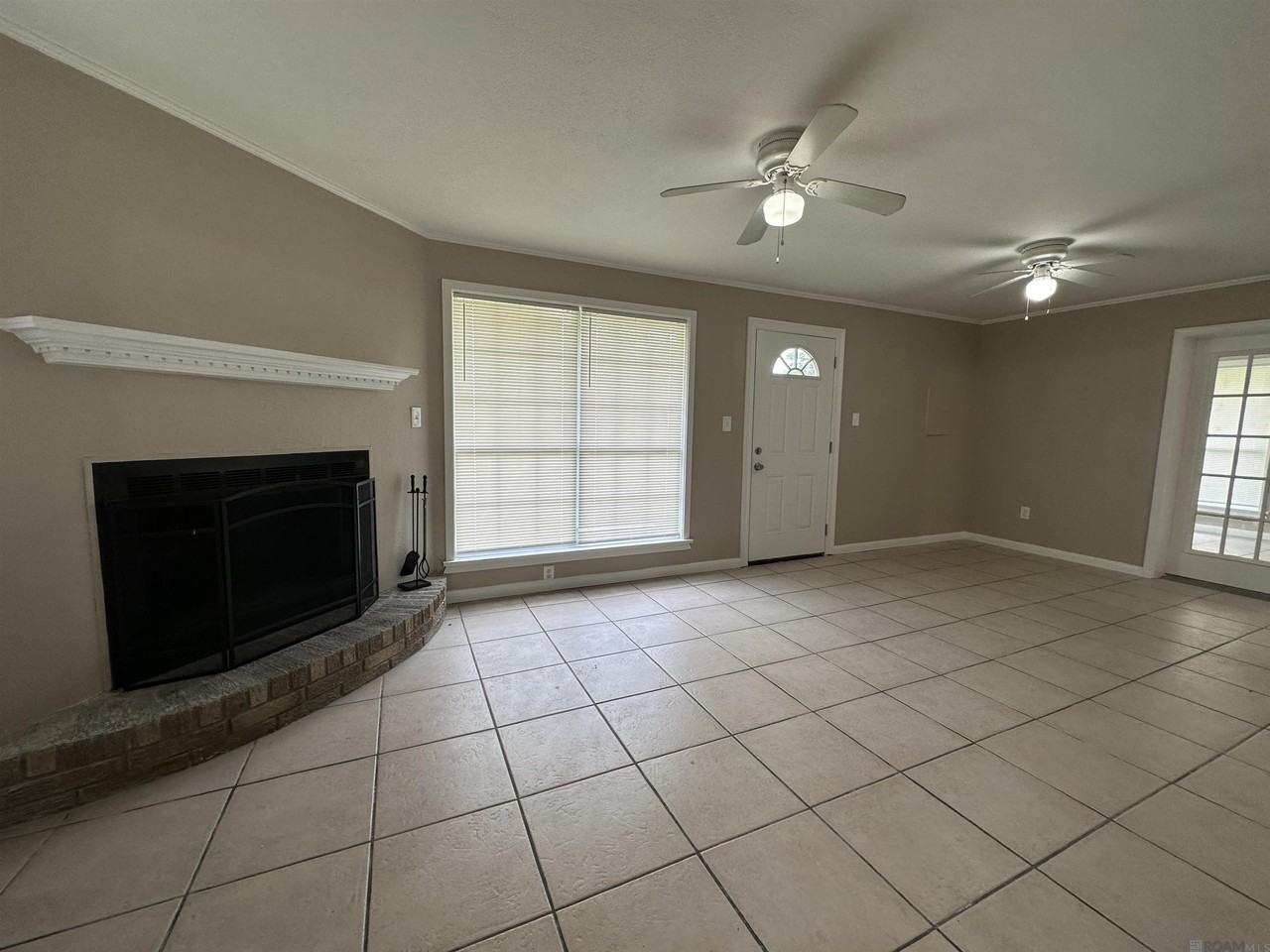 13382 Pamela St - Photo 3 of 12