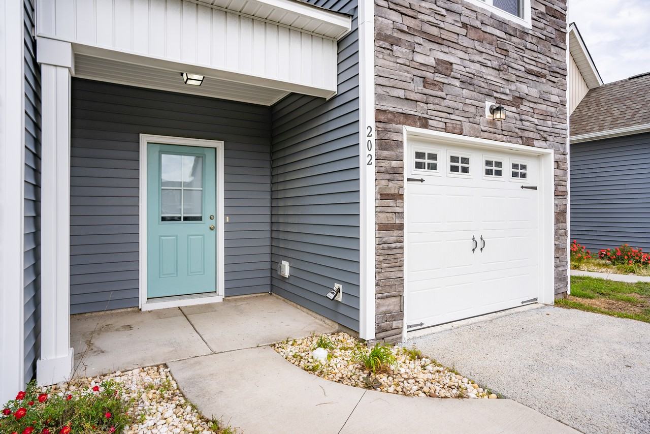202 N Stingray Ln #1 - Photo 3 of 41
