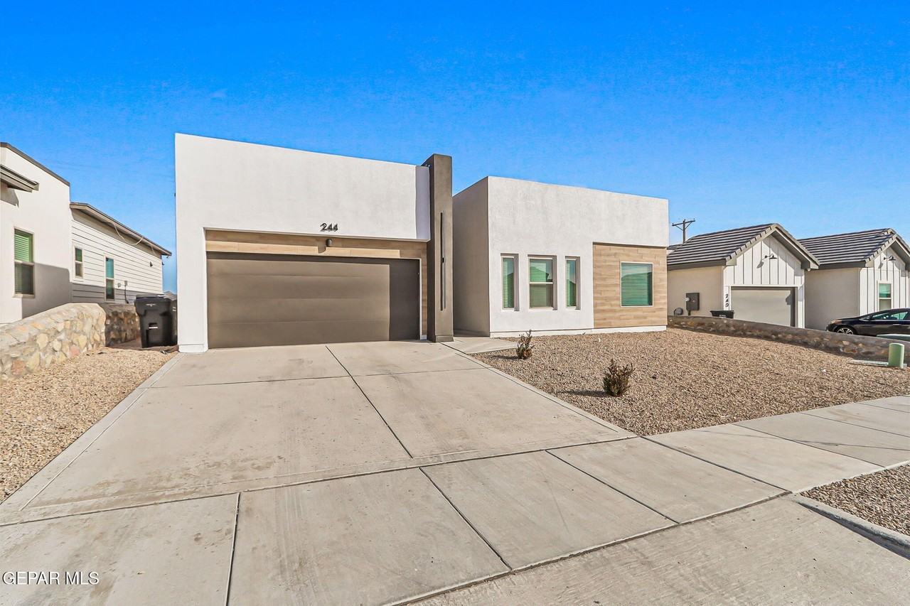 244 Farnborough St - Photo 3 of 43