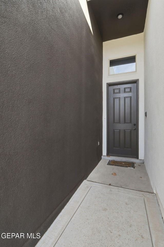 244 Farnborough St - Photo 5 of 43